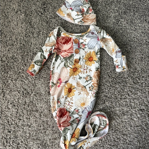 Caden Lane Floral Baby Outfit - Picture 2 of 5